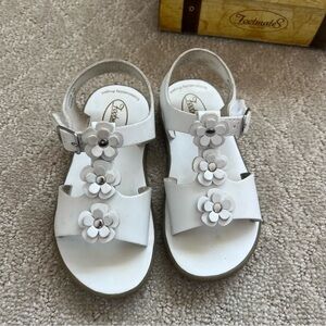 Footmates Eco-Jasmine White micro waterproof Kids Sandals Size 9